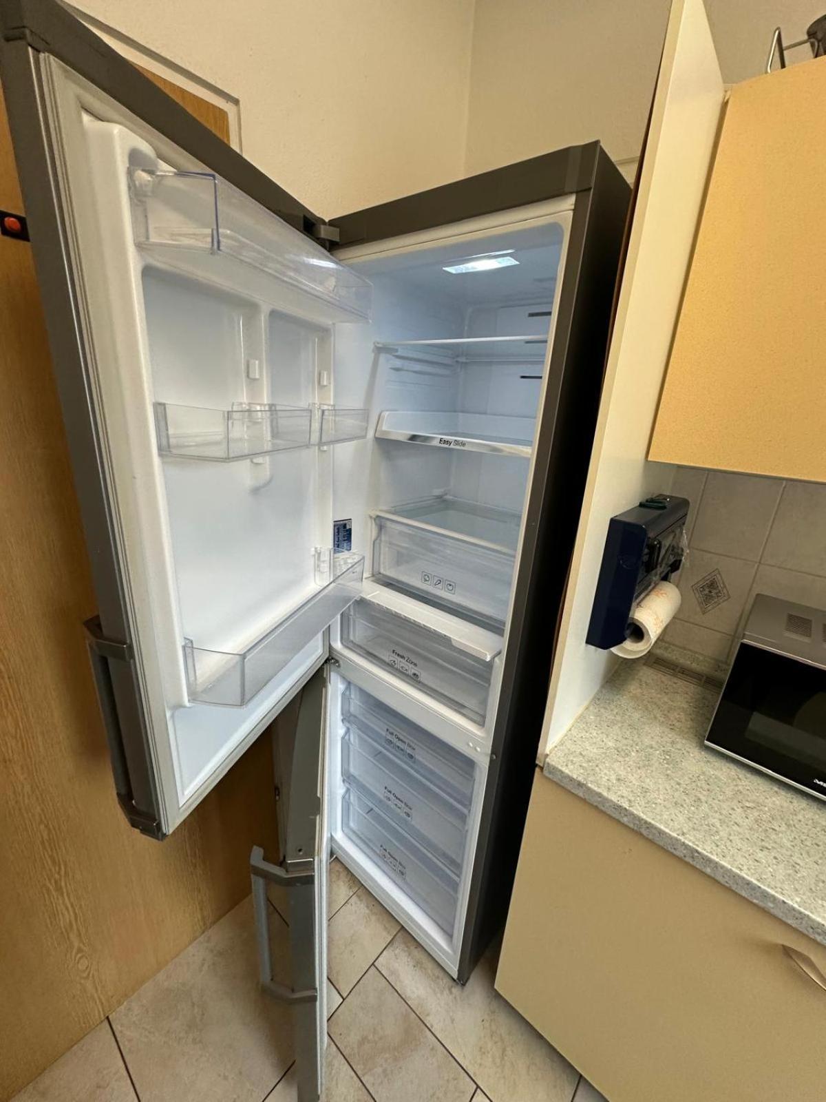 City Center - 4 Room Apartment With Kitchen And 2 Bathrooms Nürnberg Dış mekan fotoğraf